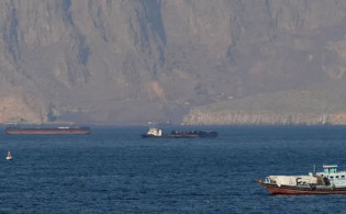 হরমুজে গুলি! ভারতীয় জাহাজ টার্গেট, উত্তেজনা চরমে