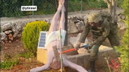 হাতুড়ি দিয়ে যিশু খ্রিস্টের মূর্তি ভাঙলেন সেনা