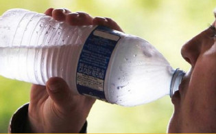 গরমে ঠান্ডা পানি নিয়ে আসল সত্য প্রকাশ করলেন বিশেষজ্ঞরা