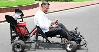 গাড়িটি বানিয়েছে কলেজছাত্র, চালালেন প্রধানমন্ত্রী!