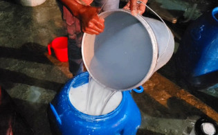 যে উপকরণে বানানো হচ্ছিল ‘খাঁটি দুধ’—চমকে উঠলেন প্রশাসন