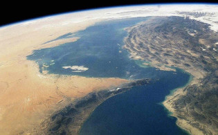 হরমুজ খুলতে ইরান যুক্তরাষ্ট্রকে দিল কঠিন শর্ত!