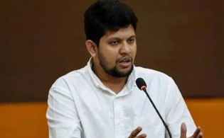 বিএনপি-এনসিপি—কোথাও যে কারণে যোগ দিলেন না মাহফুজ