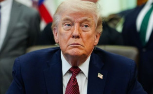 হঠাৎ লাইভে ক্ষোভে ফেটে পড়লেন ট্রাম্প