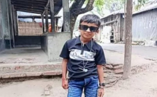 বাবাকে বাঁচাতে গিয়ে প্রাণ গেল ছেলের