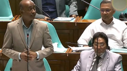 আইনমন্ত্রীর বক্তব্যের সময় প্রধানমন্ত্রীর ব্যতিক্রমী আচরণ