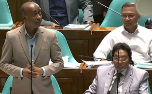 আইনমন্ত্রীর বক্তব্যের সময় প্রধানমন্ত্রীর ব্যতিক্রমী আচরণ