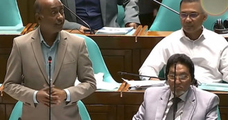 আইনমন্ত্রীর বক্তব্যের সময় প্রধানমন্ত্রীর ব্যতিক্রমী আচরণ