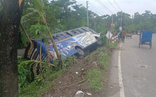 মহাসড়কে ভয়াবহ দুর্ঘটনা, উদ্ধার কাজ চলছে