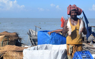 নিষেধাজ্ঞা শেষ, জেলেদের মুখে স্বস্তির হাসি