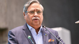 রাষ্ট্রপতিকে অপসারণ করে গ্রেফতারের দাবি সংসদে