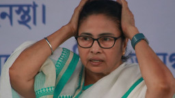 পরাজয়ের পরও চেয়ারে বসার ঘোষণা মমতার!