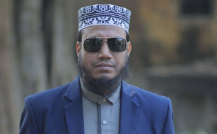 ফুটবল টুর্নামেন্ট উদ্বোধন করতে গিয়ে বিপাকে আমির হামজা