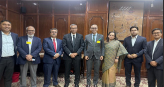 শেয়ারবাজার উন্নয়নে গভর্নরের কাছে ডিএসইর একগুচ্ছ প্রস্তাব