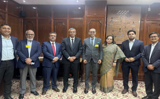 শেয়ারবাজার উন্নয়নে গভর্নরের কাছে ডিএসইর একগুচ্ছ প্রস্তাব