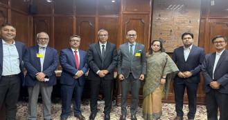 শেয়ারবাজার উন্নয়নে গভর্নরের কাছে ডিএসইর একগুচ্ছ প্রস্তাব