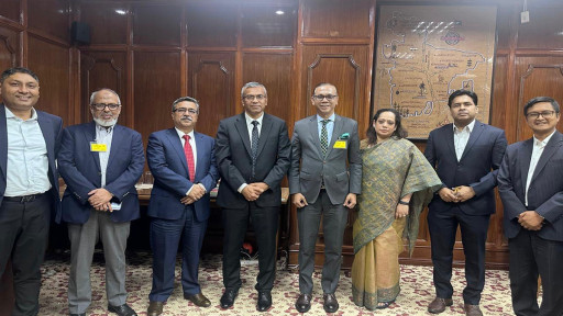 শেয়ারবাজার উন্নয়নে গভর্নরের কাছে ডিএসইর একগুচ্ছ প্রস্তাব