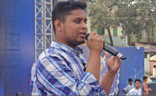 মধ্যরাতের এক পোস্টেই নেটদুনিয়ায় ঝড় তুললেন হাসনাত