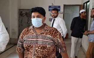 আদালতে আত্মসমর্পণ করলেন কনটেন্ট ক্রিয়েটর রাহি—তারপর যা হলো