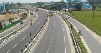 ঢাকা-টাঙ্গাইল মহাসড়কে ট্রাক উল্টে নিহত ১৫