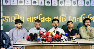 ‘কিচেন কেবিনেট’ বিতর্কে মুখ খুললেন আসিফ মাহমুদ