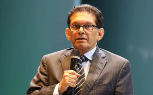 পররাষ্ট্রমন্ত্রীর ছুটির পরিকল্পনায় প্রশাসনে তোলপাড়