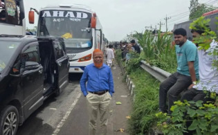 যানজটে আটকে ফেসবুকে বিস্ফোরক পোস্ট এমপির