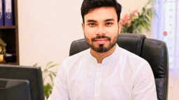 শিক্ষার্থীদের বিক্ষোভ, জুতাপেটা হলেন এনসিপি নেতা