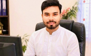 শিক্ষার্থীদের বিক্ষোভ, জুতাপেটা হলেন এনসিপি নেতা