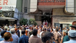 ইসলামী ব্যাংকের প্রধান কার্যালয়ের সামনে উত্তেজনা