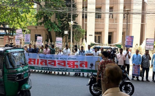 গ্রাহকদের আস্থা ফেরাতে ব্যবস্থাপনা পরিবর্তনের দাবি