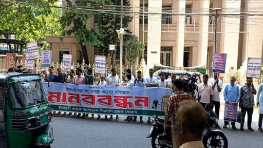 গ্রাহকদের আস্থা ফেরাতে ব্যবস্থাপনা পরিবর্তনের দাবি