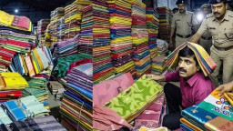 শাড়ির নিচে লুকানো নেতাকে টেনে বের করল পুলিশ