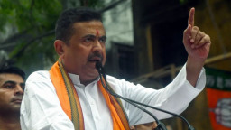 সাংবাদিকের প্রশ্নে থামলেন শুভেন্দু, বাংলাদেশ প্রসঙ্গে যা বললেন