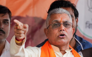 ‘নামাজ পড়তে চাইলে বাংলাদেশ-পাকিস্তানে যান’
