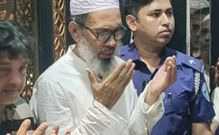 হাতকড়া পরেই জানাজায় সাবেক মেয়র, আবেগঘন মুহূর্তে যা বললেন