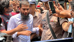 ছবি-ভিডিও ধারণের কারণ বলতে না পেরে বিপাকে যুবক