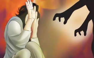 মেয়েকে ধর্ষ/ণের অভিযোগে বাবা গ্রেপ্তার