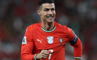 রোনালদোর পেনাল্টির আগে রহস্যময় উচ্চারণ