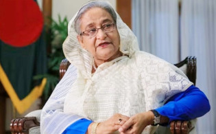শেখ হাসিনার সঙ্গে নিয়মিত যোগাযোগ রাখেন যে তিন জন