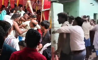 খাসির মাংসের কথা বলে দেওয়া হলো মুরগি, সংঘর্ষে আহত ১২