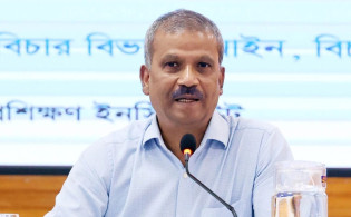 হাসিনার দেশে ফেরা নিয়ে বড় মন্তব্য করলেন আসিফ নজরুল
