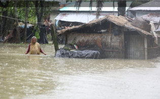 বন্যায় মৃত্যু বেড়ে ৫১, সাত জেলায় ক্ষতিগ্রস্ত ১০ লাখের বেশি মানুষ