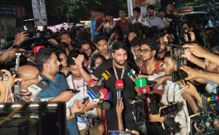 শিক্ষামন্ত্রীর পদত্যাগে নতুন সময়সীমা দিল শিক্ষার্থীরা