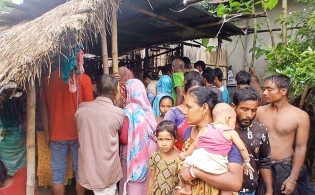 বজ্রপাতে মর্মান্তিক মৃত্যু, একসঙ্গে প্রাণ গেল বাবা-ছেলের
