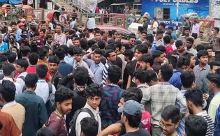 আন্দোলনে নতুন মোড়, সচিবালয়ে ৬ দফা নিয়ে ঢুকলেন শিক্ষার্থীরা