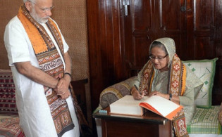 হাসিনার পর টার্গেটে নড়বড়ে নরেন্দ্র মোদির গদি! 