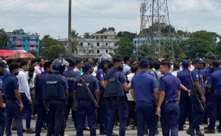 ‘সাড়ে ৫ হাজার কর্মীকে অন্যায়ভাবে ছাঁটাই’—মন্ত্রীর অনুষ্ঠানে বিক্ষোভ