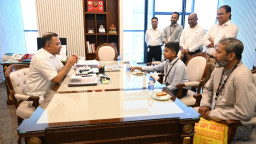 সেই তাহসিন এবার প্রধানমন্ত্রীর কার্যালয়ে, যা উপহার পেল ছোট্ট কিশোর