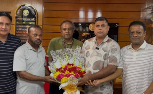 জর্দার কৌটা খুলতেই মিলল স্বর্ণ, যা করলেন স্টুয়ার্ড গার্ড